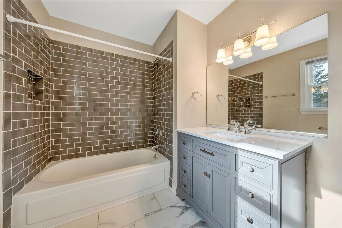 2444 Lincoln AVE SW - Photo 20