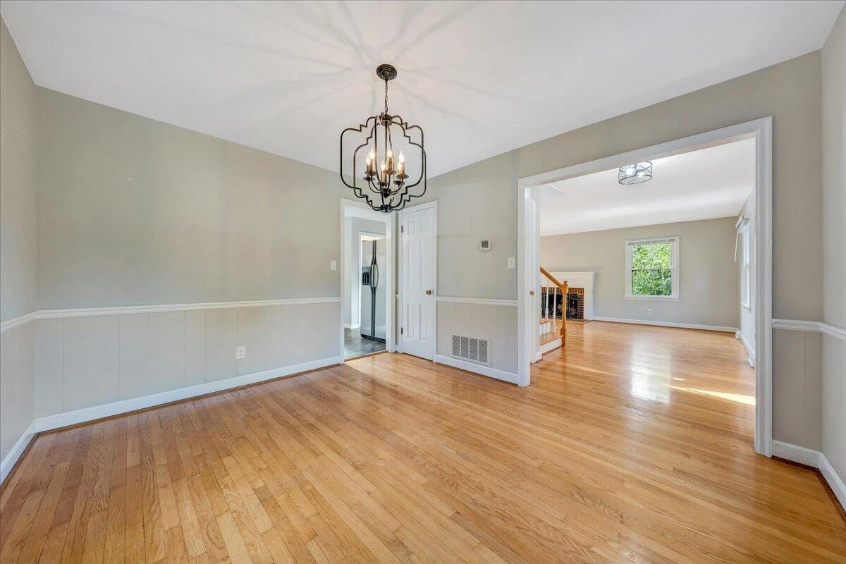 2444 Lincoln AVE SW - Photo 3