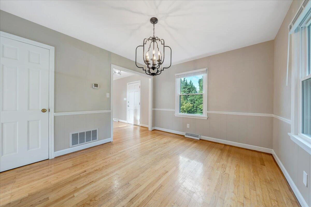2444 Lincoln AVE SW - Photo 4