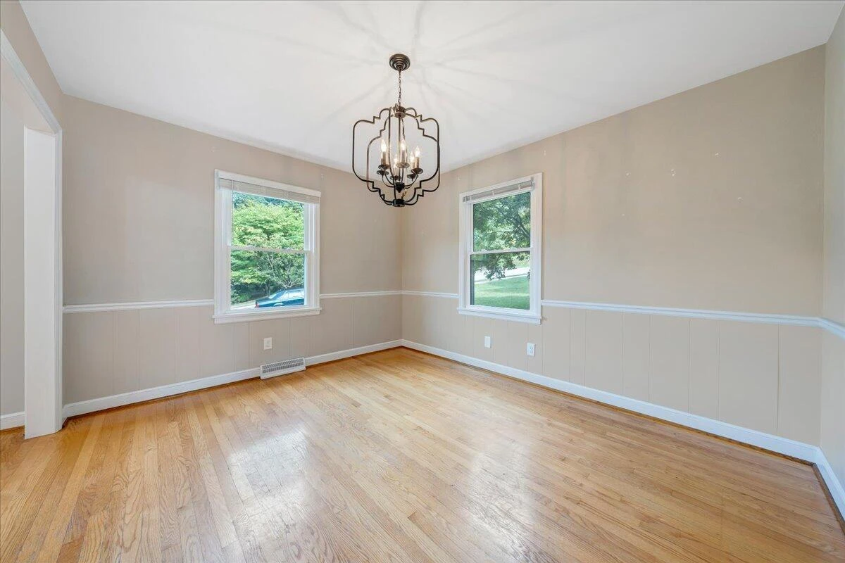 2444 Lincoln AVE SW - Photo 5