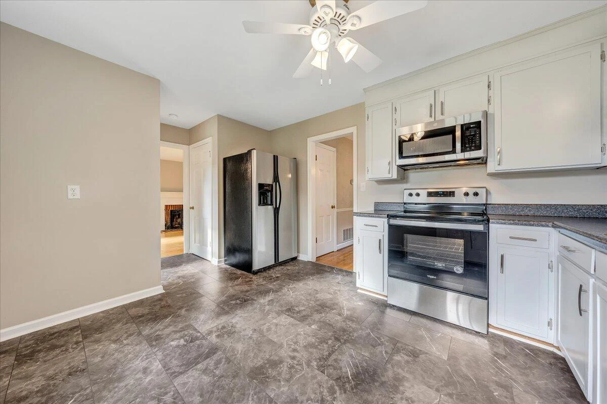 2444 Lincoln AVE SW - Photo 8