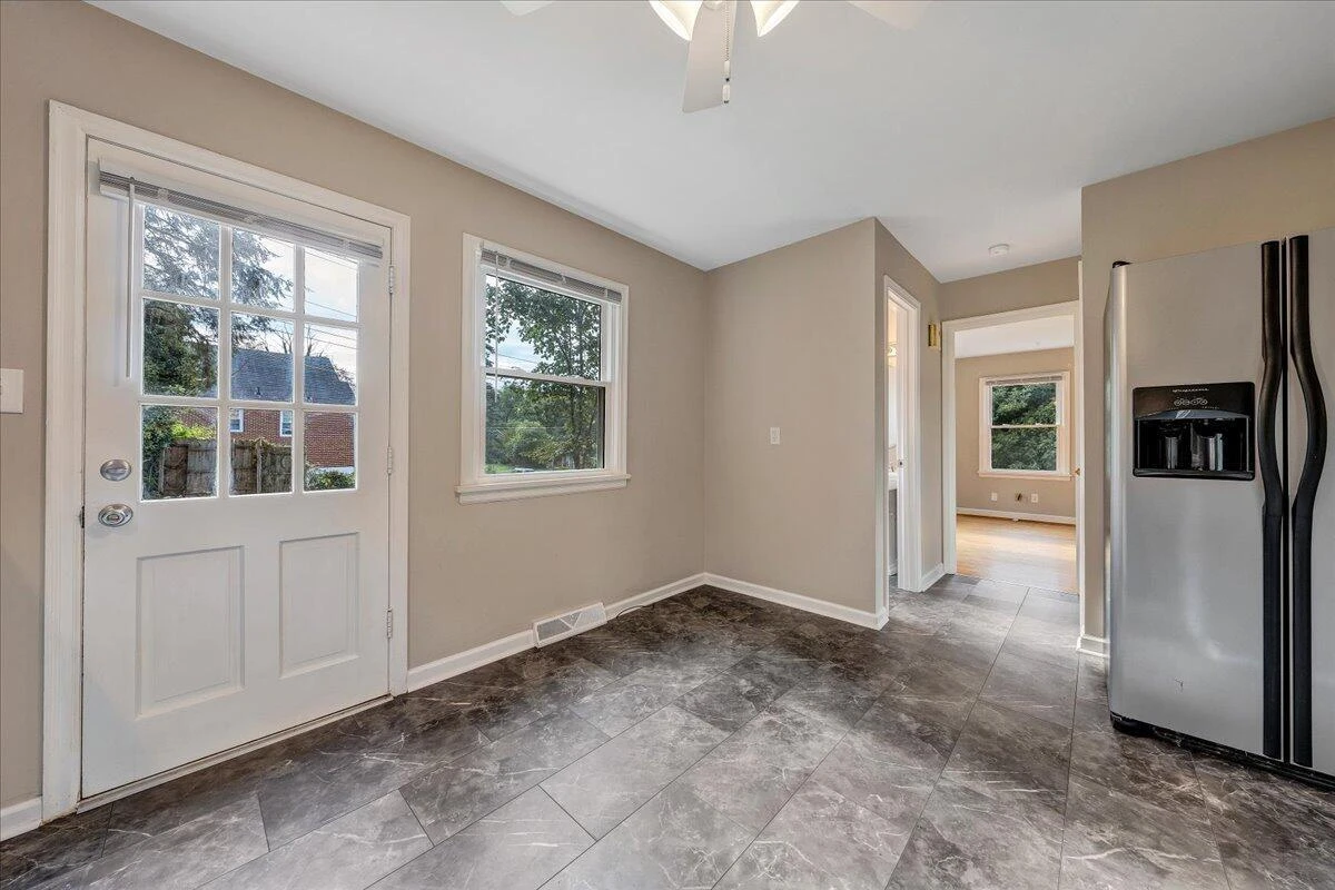 2444 Lincoln AVE SW - Photo 9
