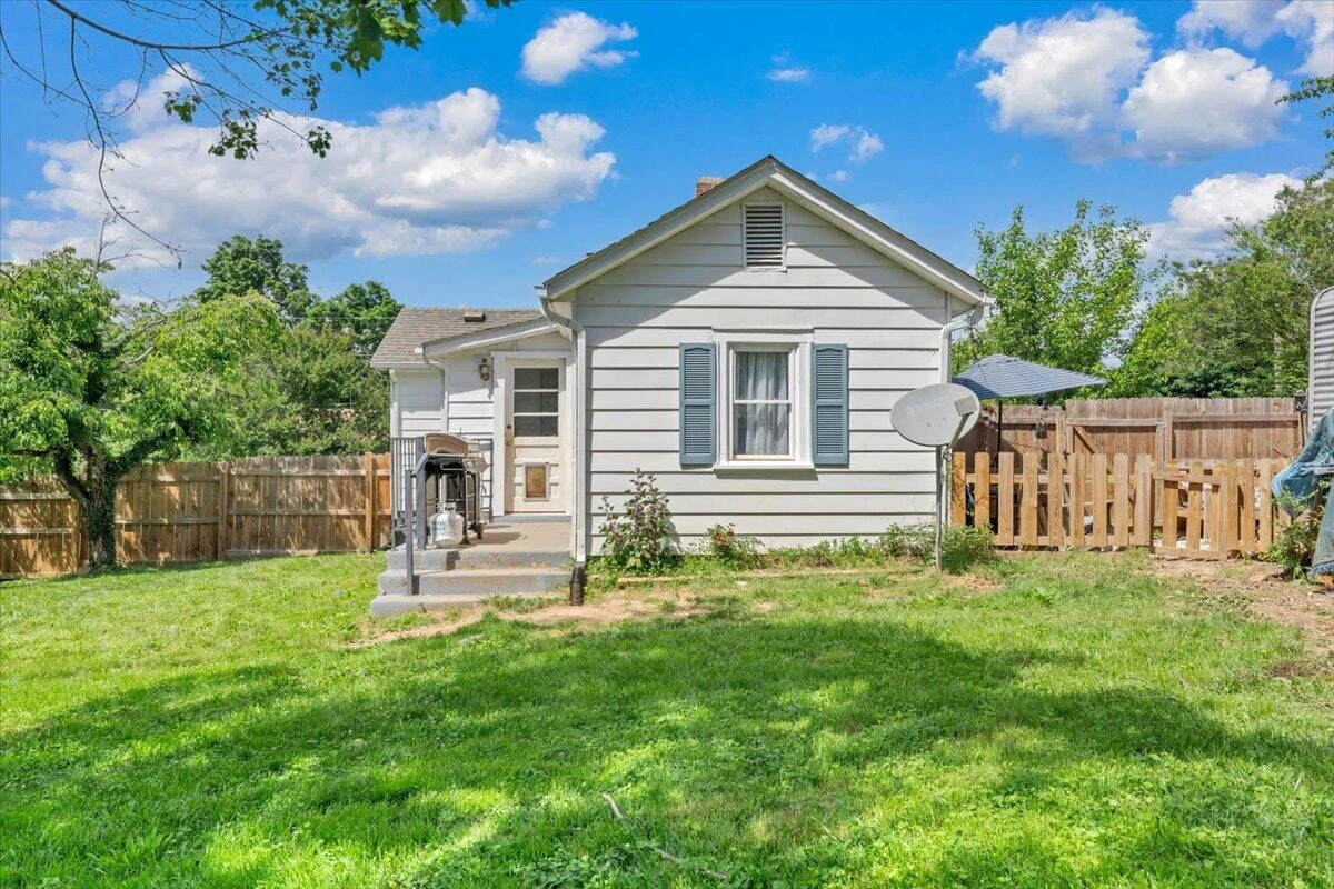 1109 Ray RD SE - Photo 15