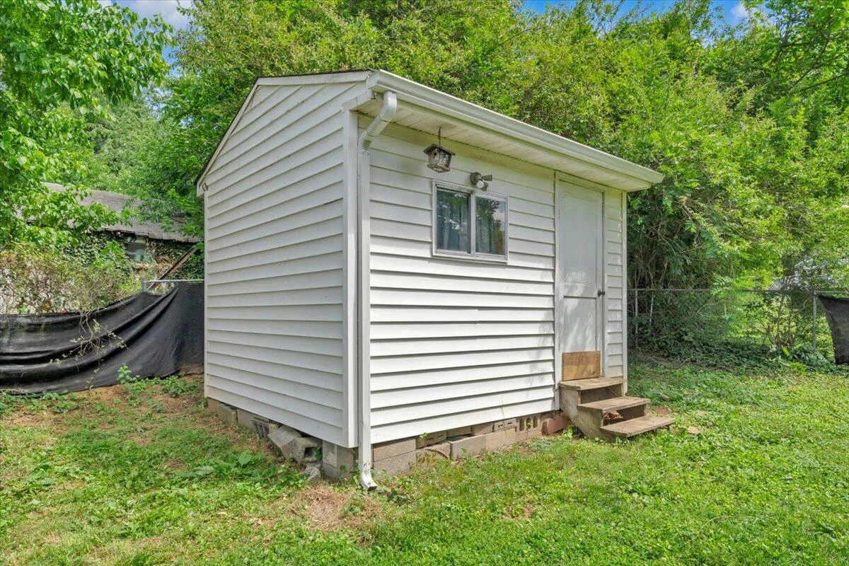 1109 Ray RD SE - Photo 21