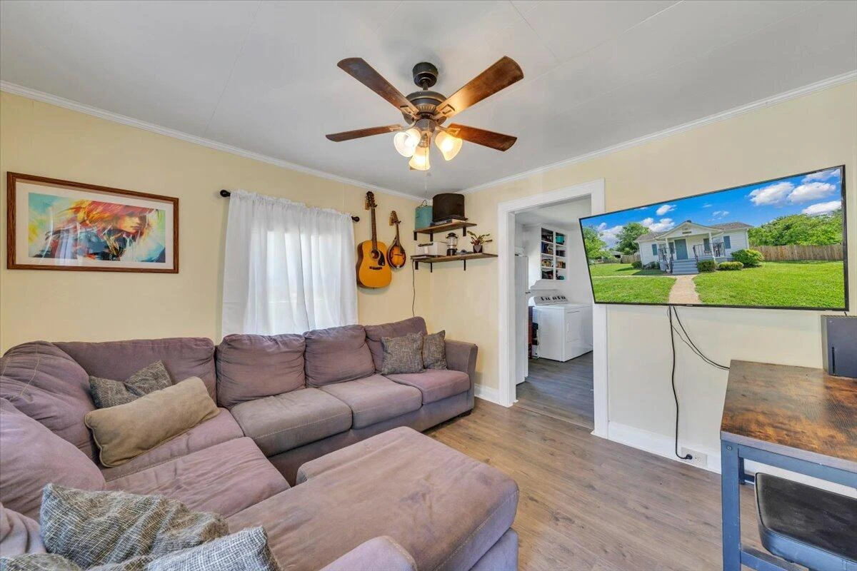 1109 Ray RD SE - Photo 3