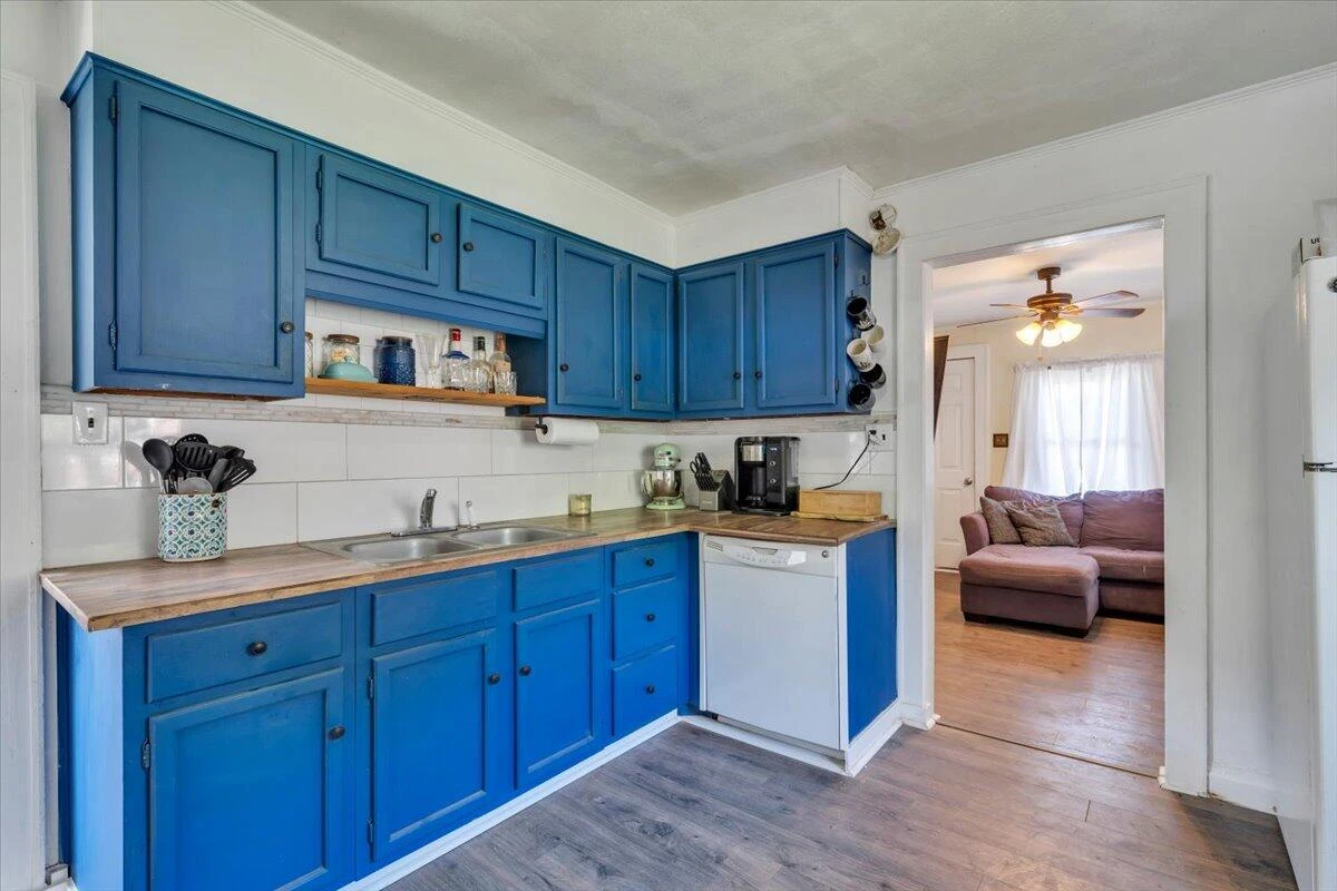 1109 Ray RD SE - Photo 7