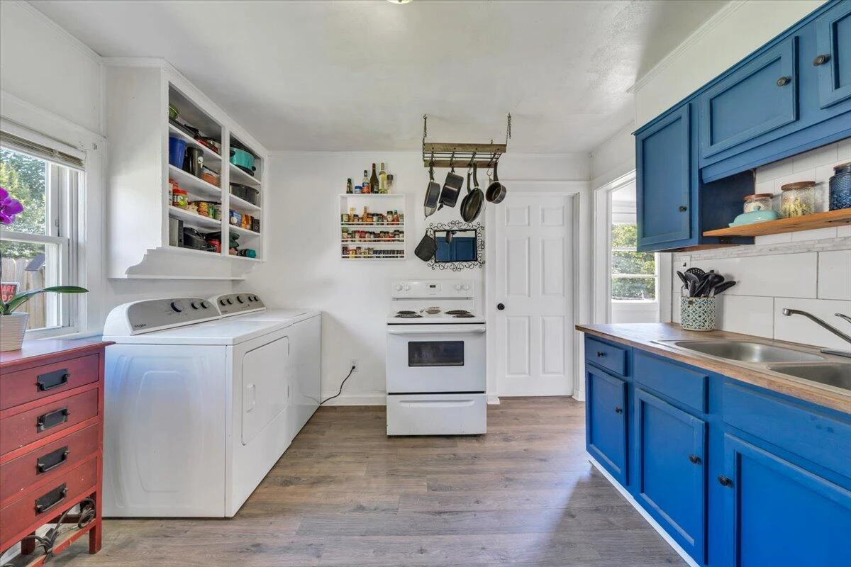1109 Ray RD SE - Photo 9