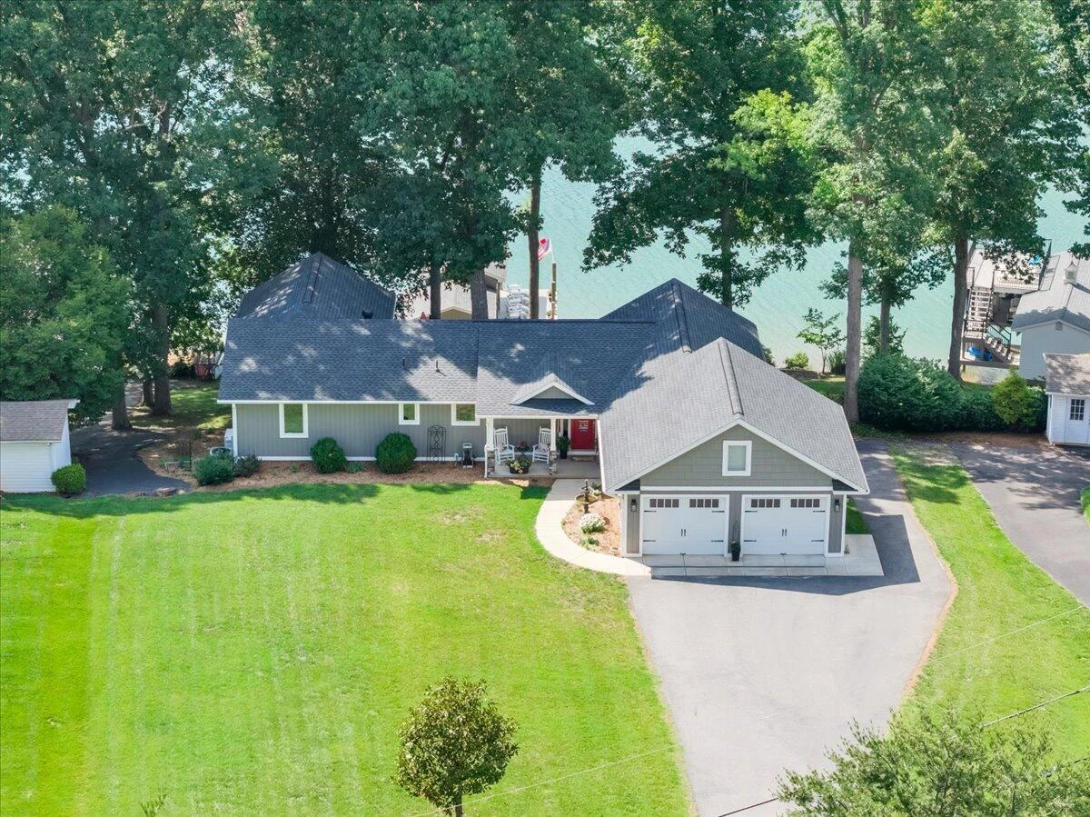 129 Douglas DR
