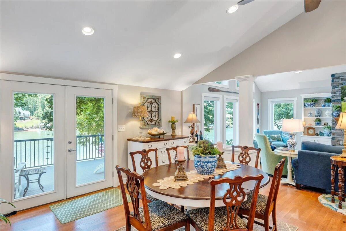 129 Douglas DR - Photo 12