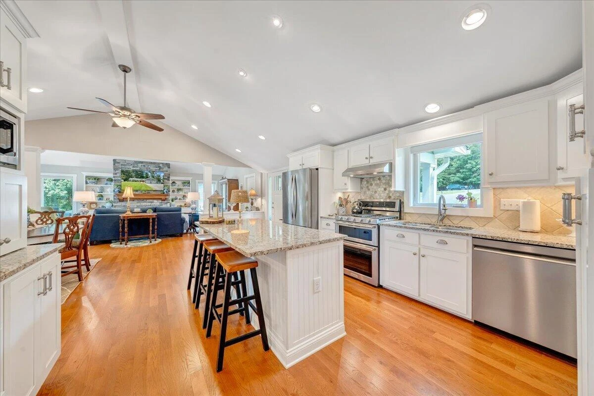 129 Douglas DR - Photo 13