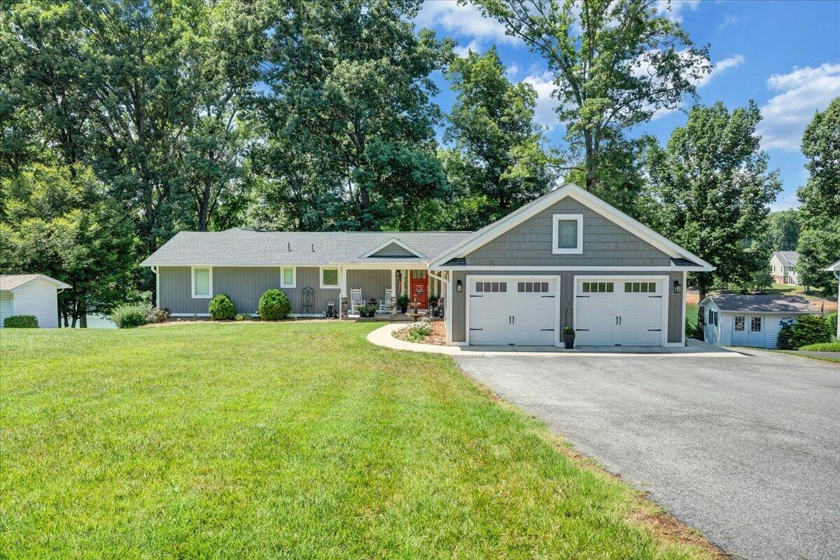 129 Douglas DR - Photo 3
