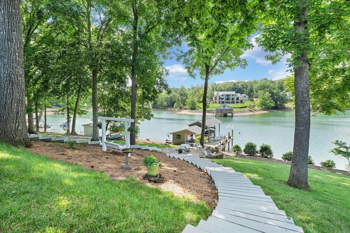 129 Douglas DR - Photo 36