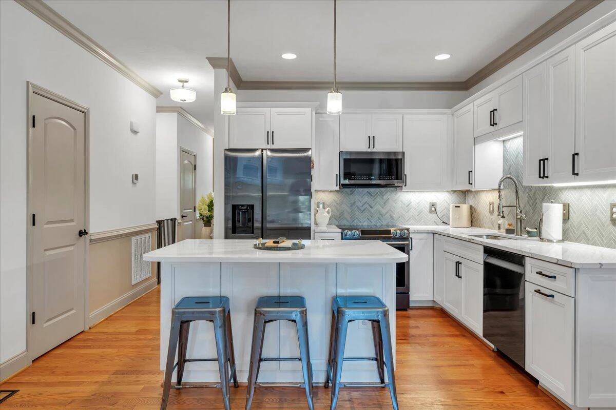 507 E Burwell ST - Photo 12