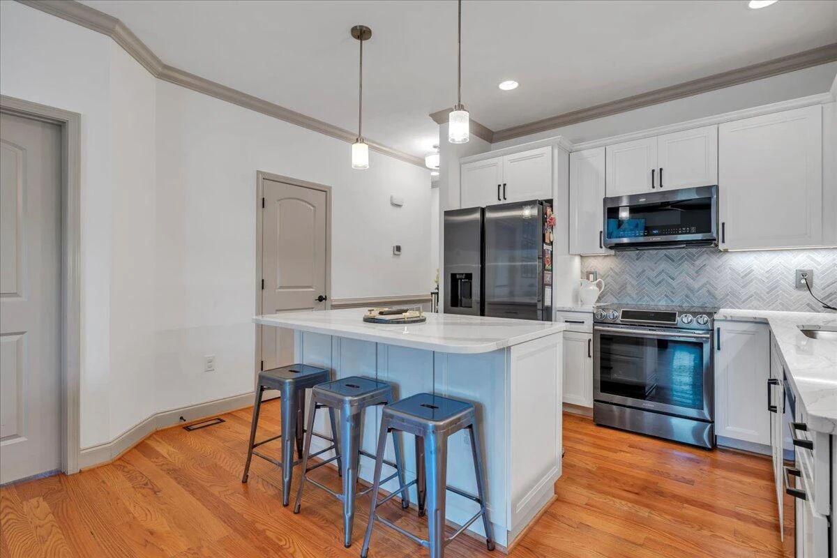 507 E Burwell ST - Photo 14