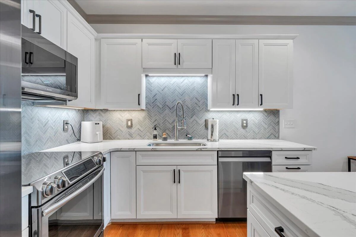 507 E Burwell ST - Photo 16