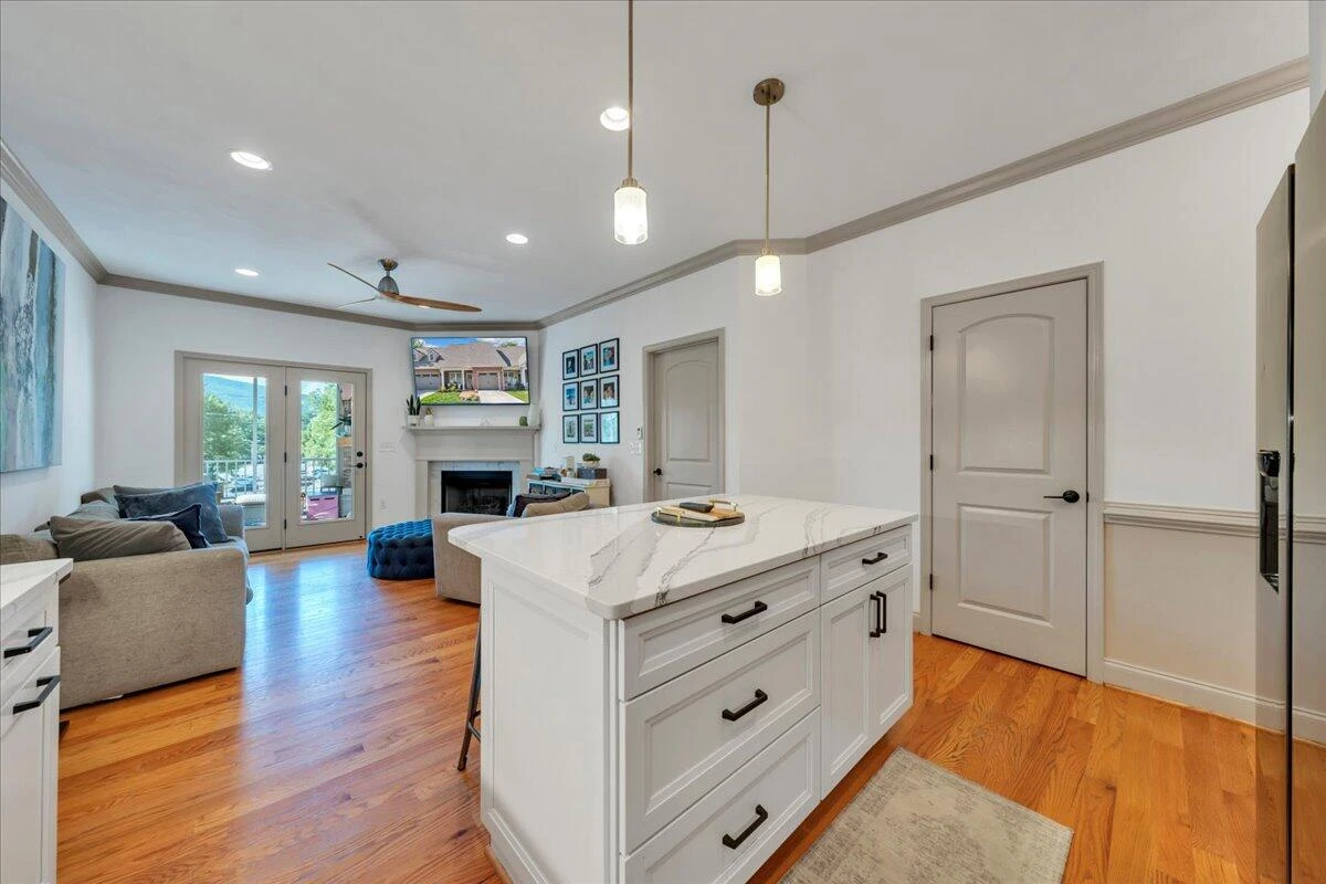 507 E Burwell ST - Photo 18