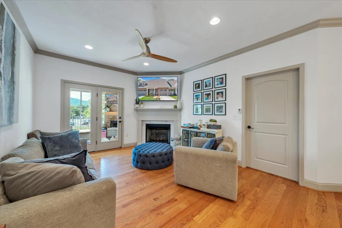 507 E Burwell ST - Photo 19