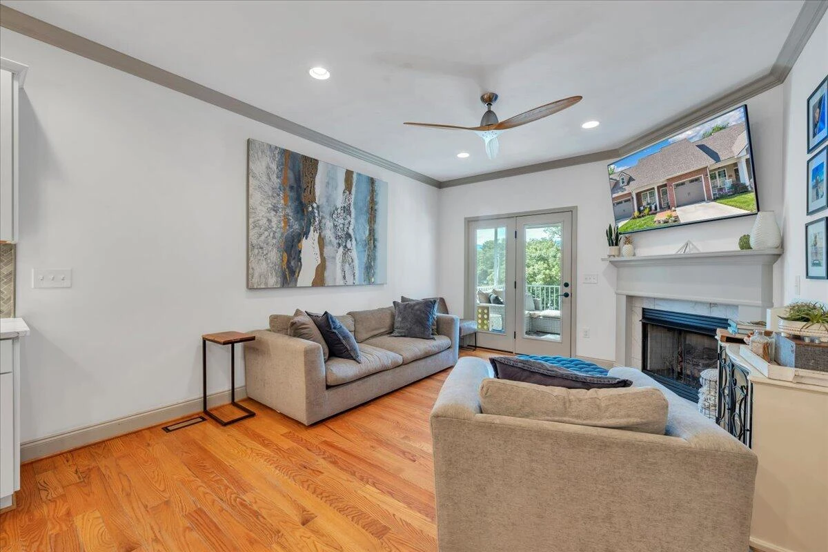 507 E Burwell ST - Photo 21