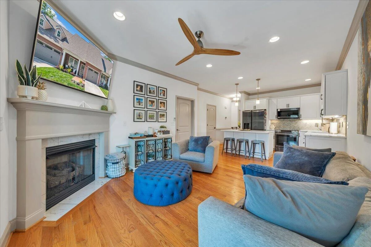 507 E Burwell ST - Photo 23