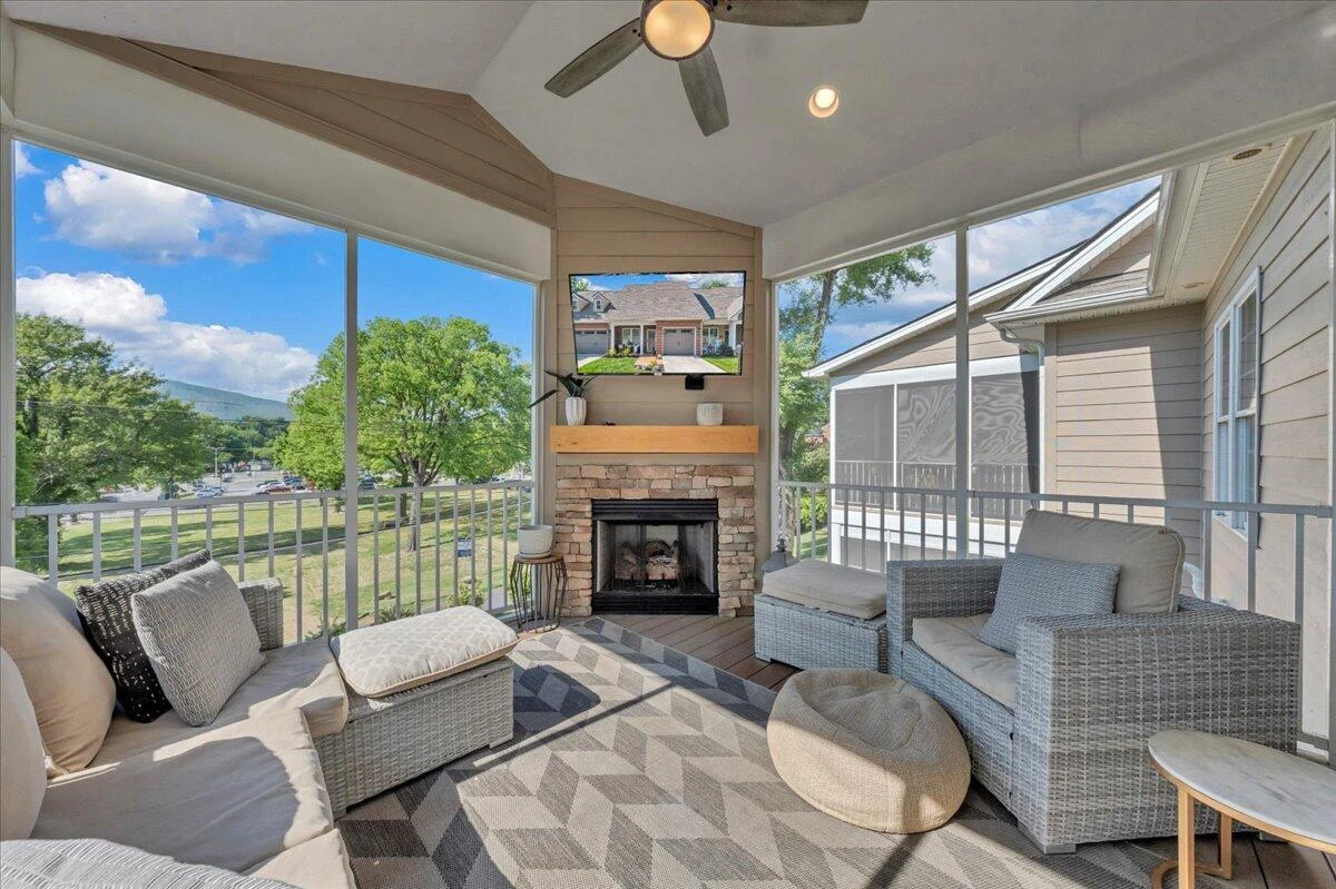 507 E Burwell ST - Photo 25