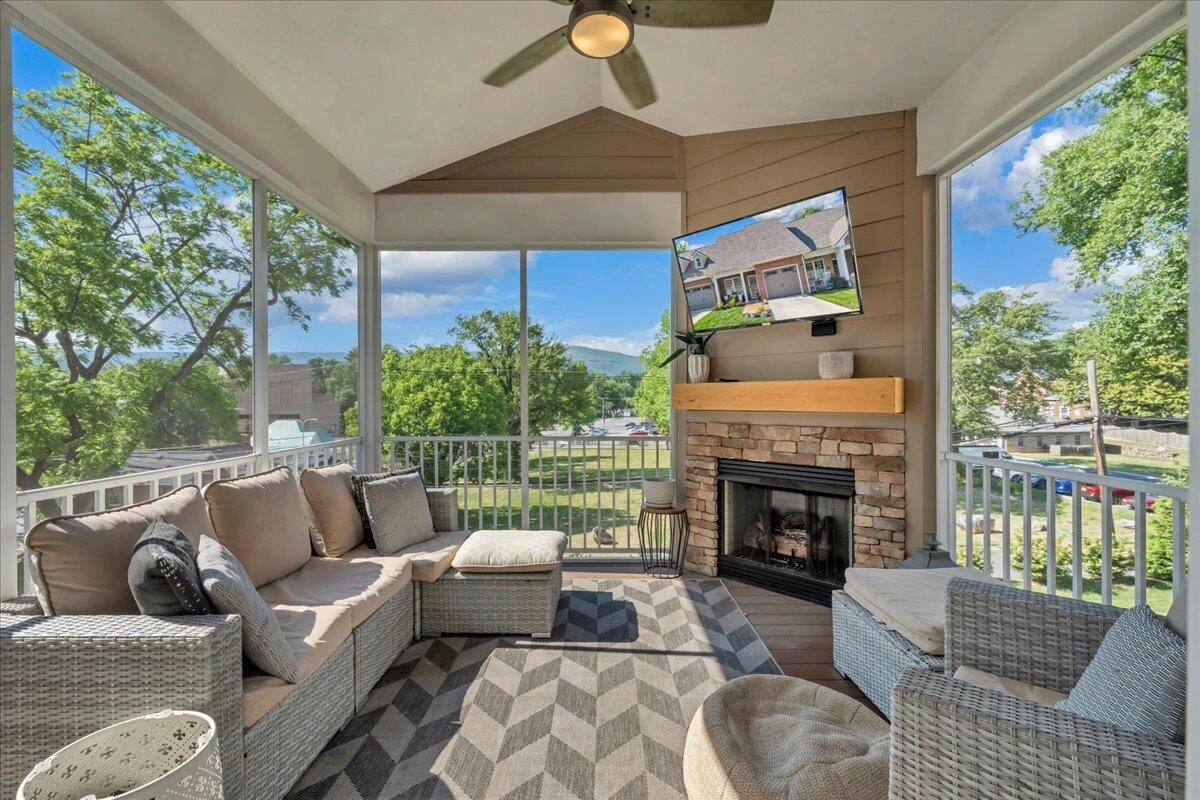 507 E Burwell ST - Photo 26