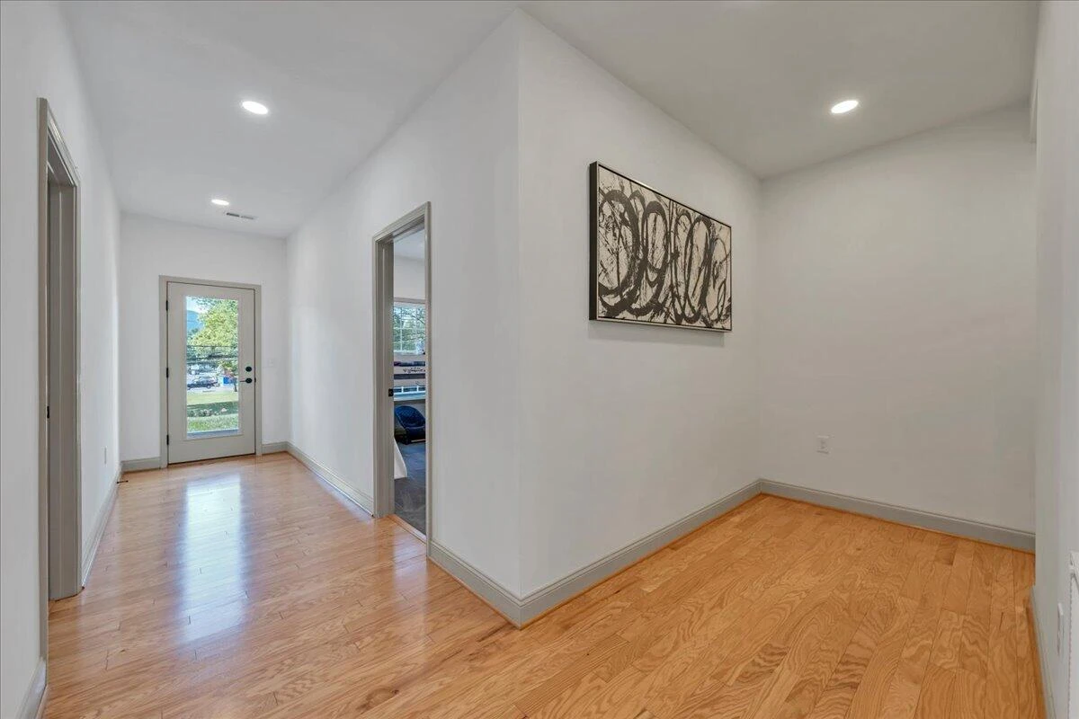 507 E Burwell ST - Photo 34