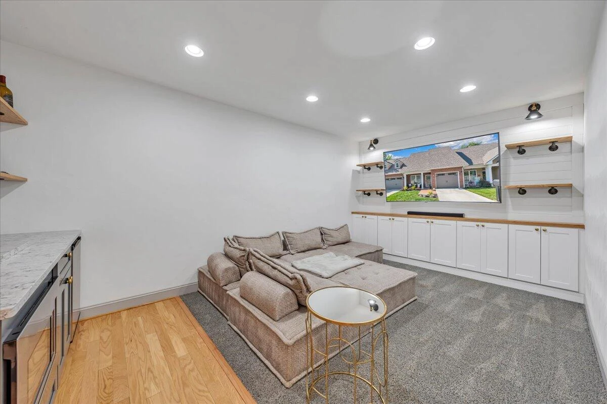 507 E Burwell ST - Photo 35