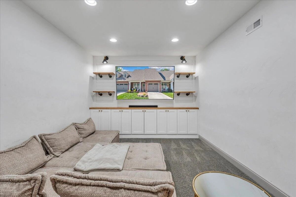 507 E Burwell ST - Photo 36