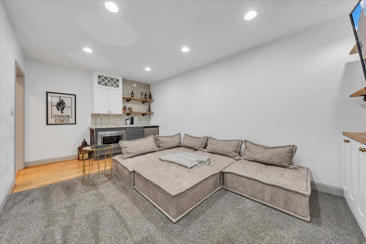 507 E Burwell ST - Photo 37