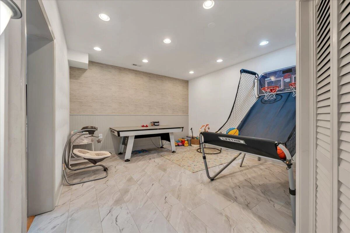 507 E Burwell ST - Photo 39
