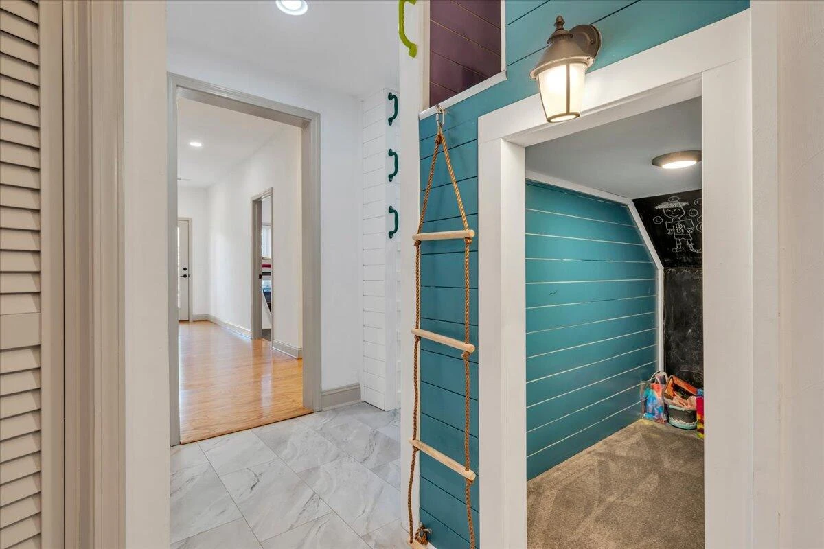 507 E Burwell ST - Photo 43