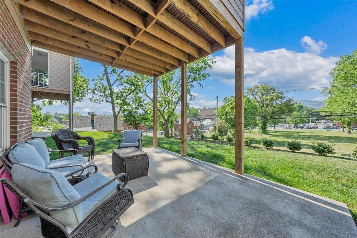 507 E Burwell ST - Photo 48