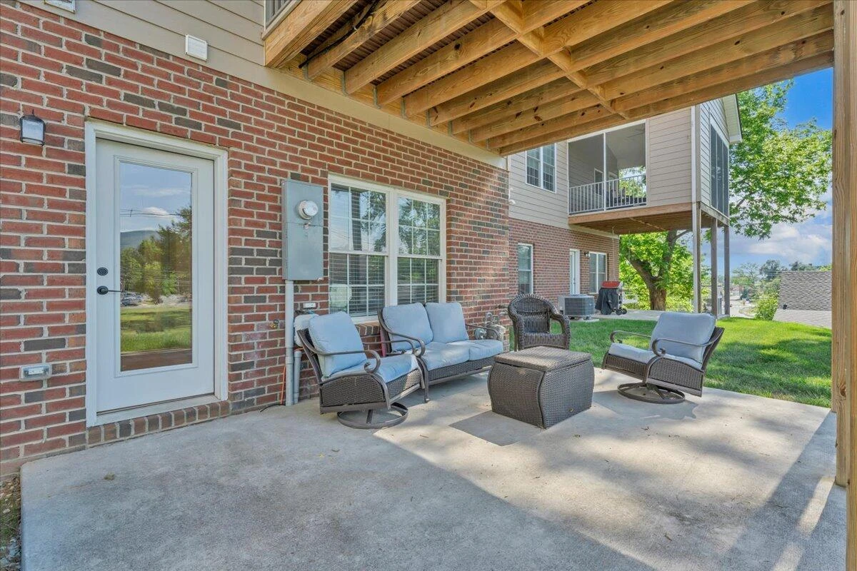 507 E Burwell ST - Photo 50