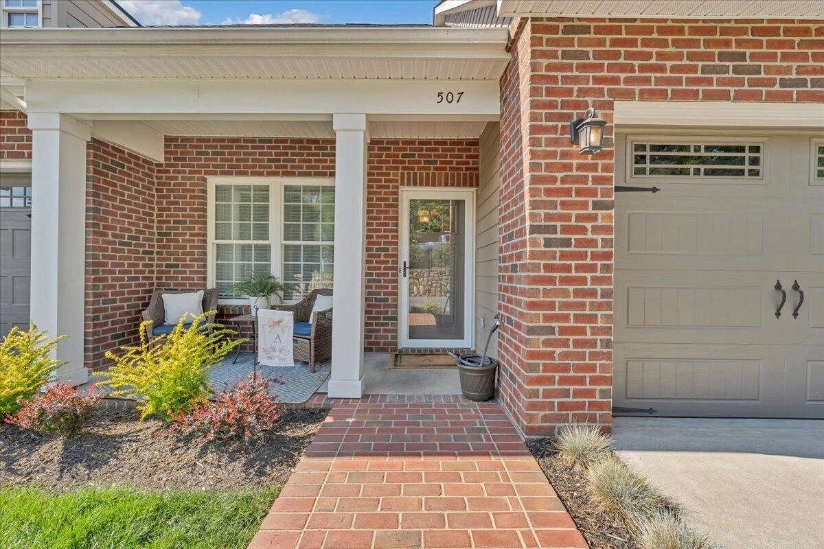 507 E Burwell ST - Photo 6