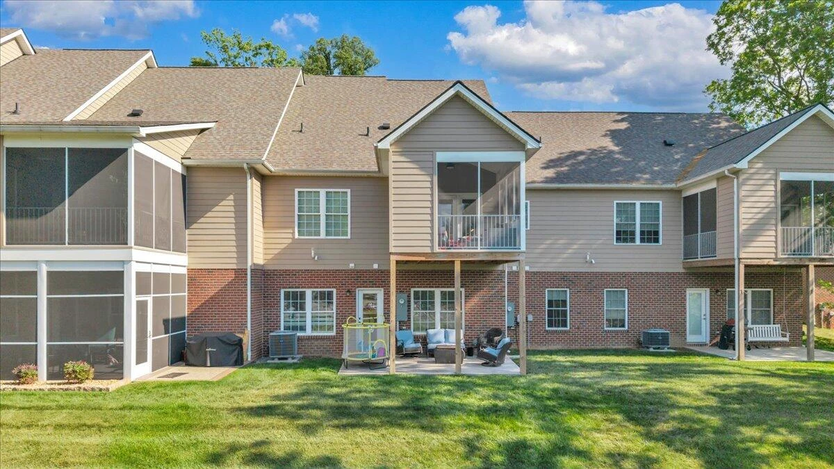 507 E Burwell ST - Photo 63