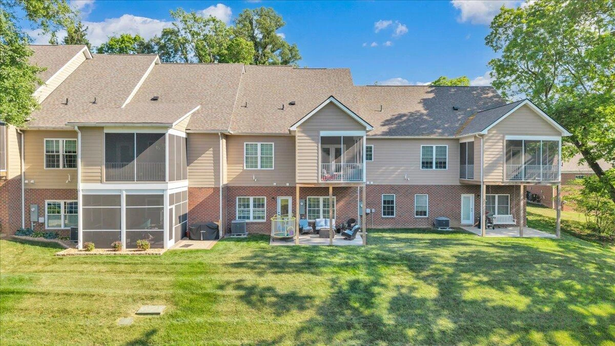 507 E Burwell ST - Photo 64