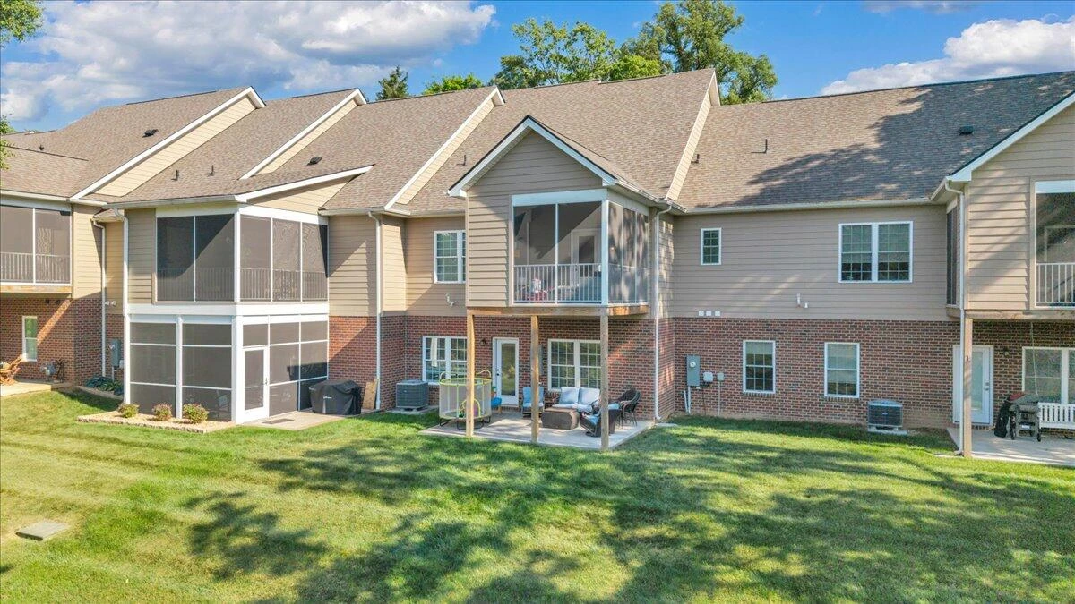 507 E Burwell ST - Photo 68