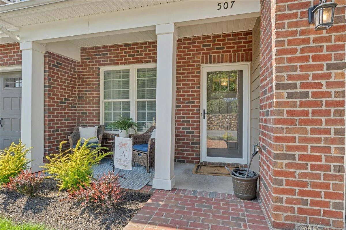 507 E Burwell ST - Photo 7
