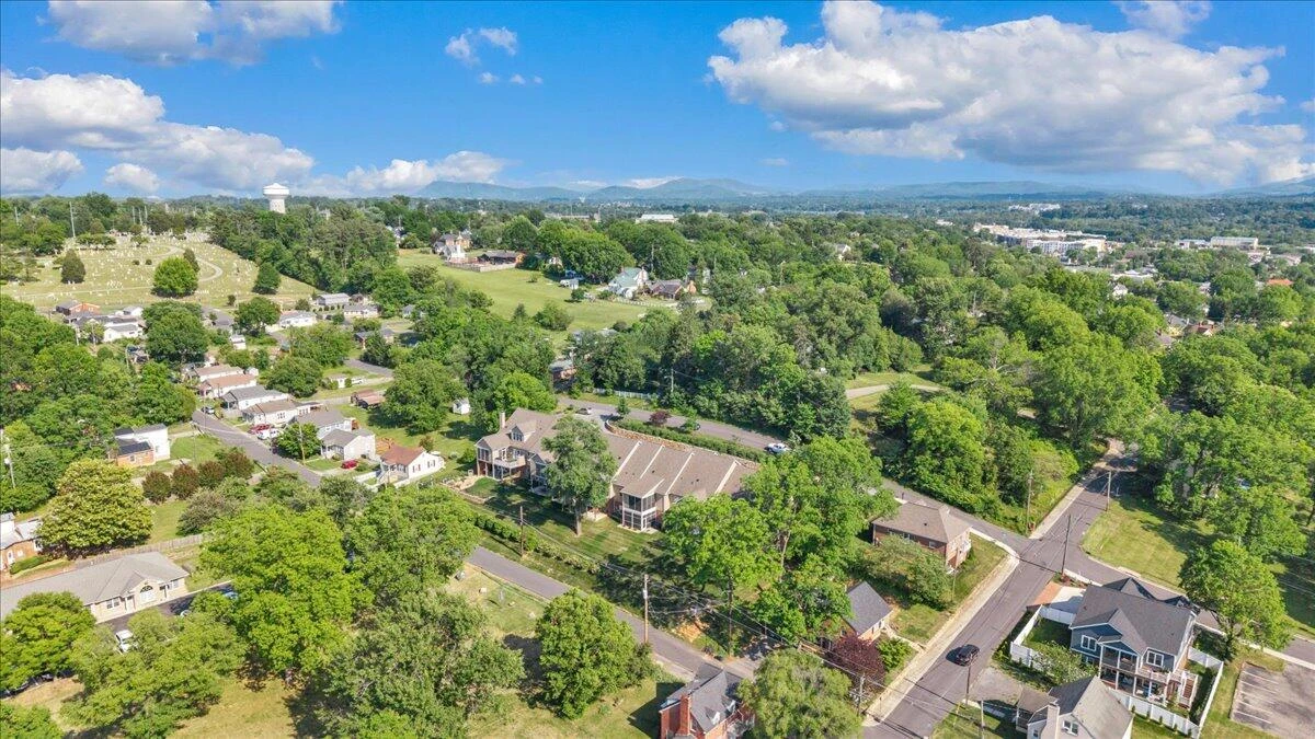 507 E Burwell ST - Photo 70