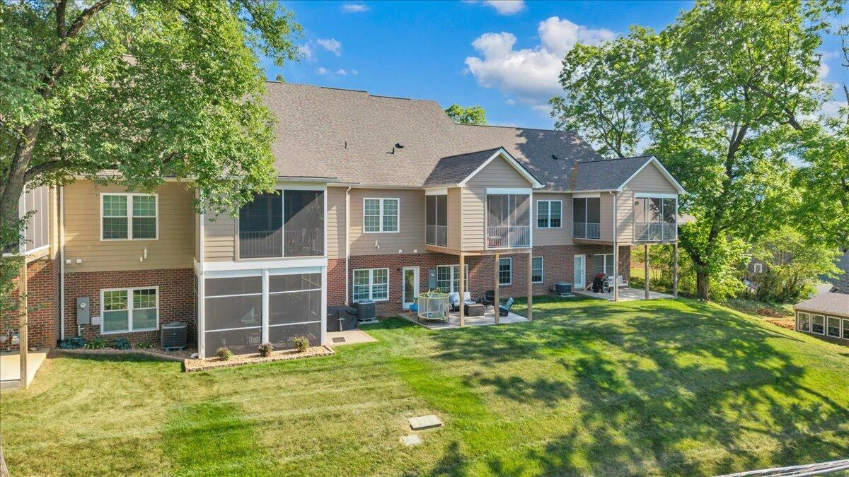 507 E Burwell ST - Photo 71