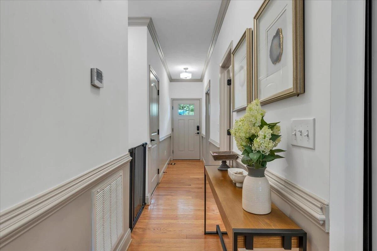 507 E Burwell ST - Photo 8