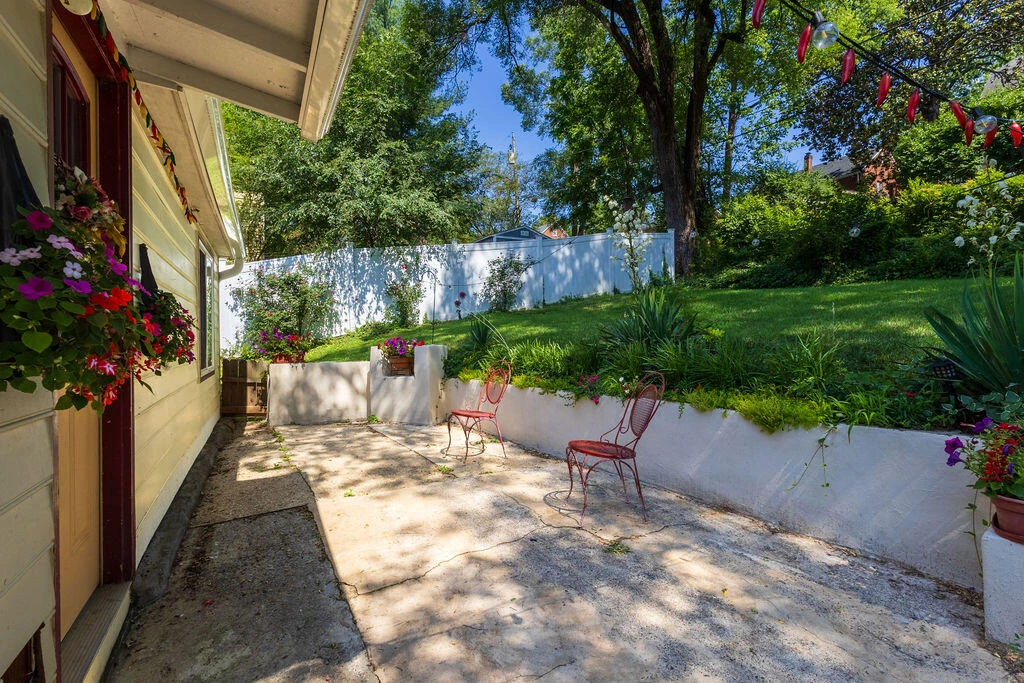 1121 Kerns AVE SW - Photo 10