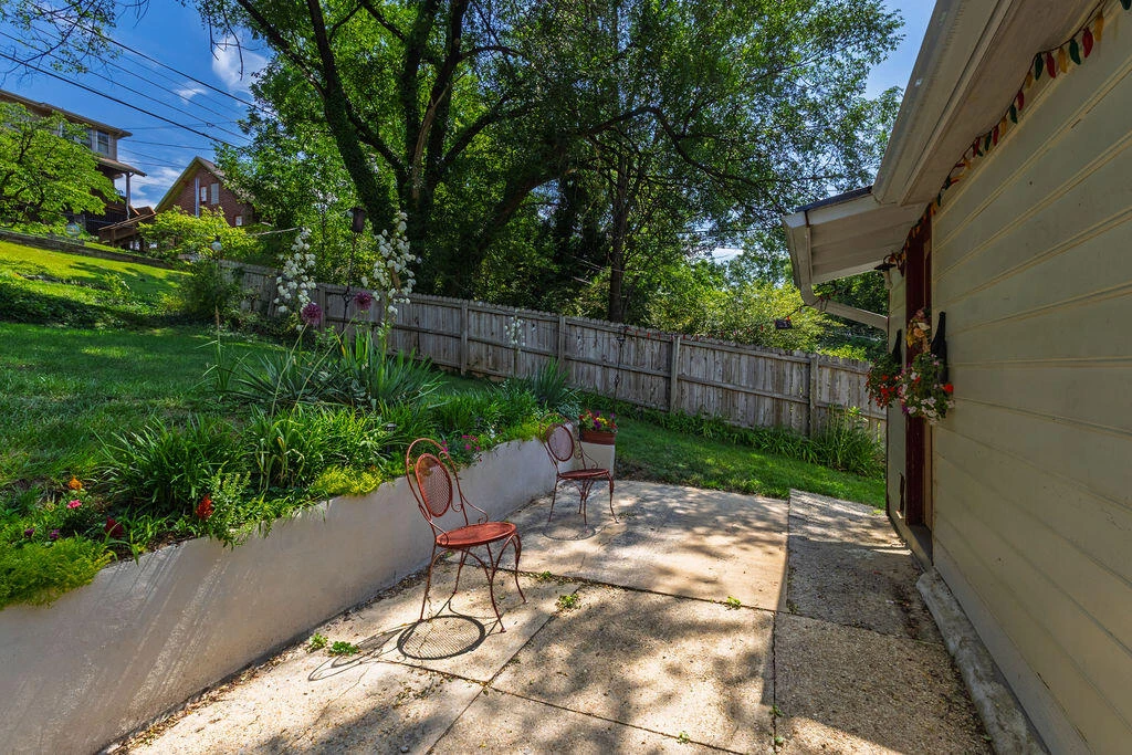 1121 Kerns AVE SW - Photo 11