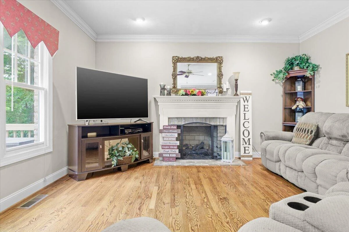 8343 Strathmore LN - Photo 10