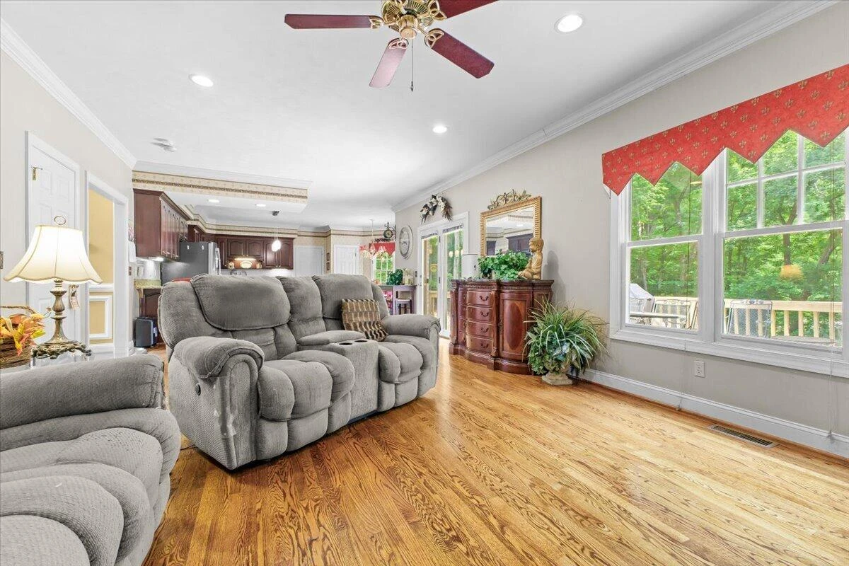 8343 Strathmore LN - Photo 11