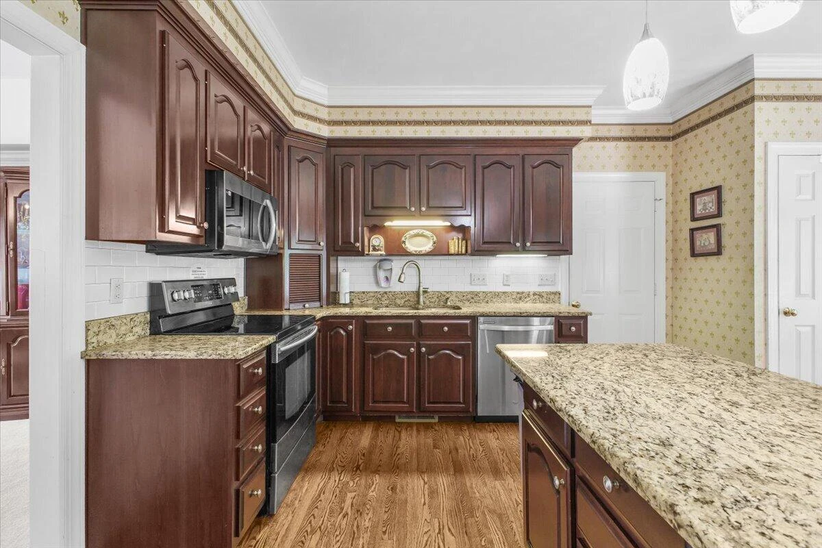 8343 Strathmore LN - Photo 15