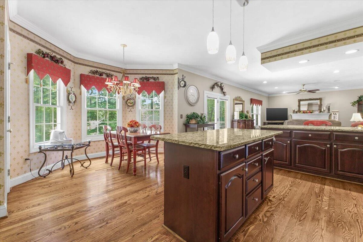 8343 Strathmore LN - Photo 16