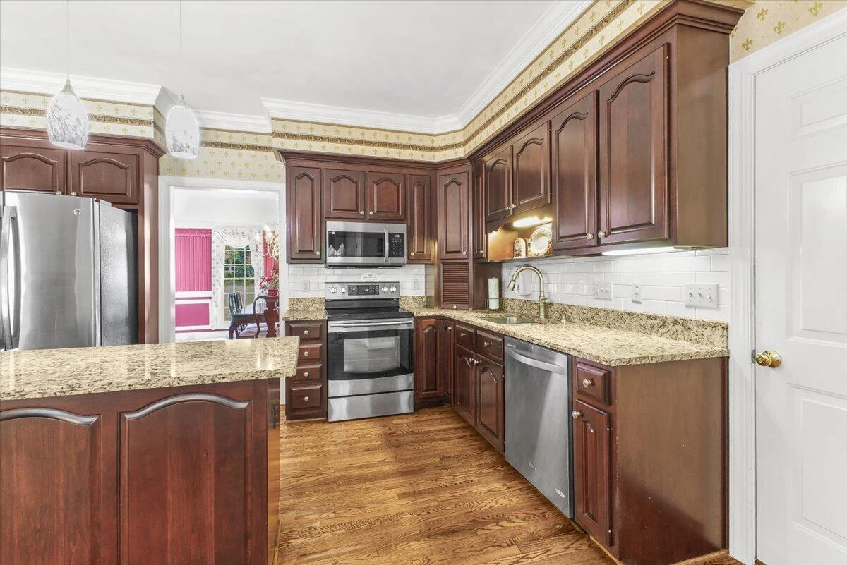 8343 Strathmore LN - Photo 17