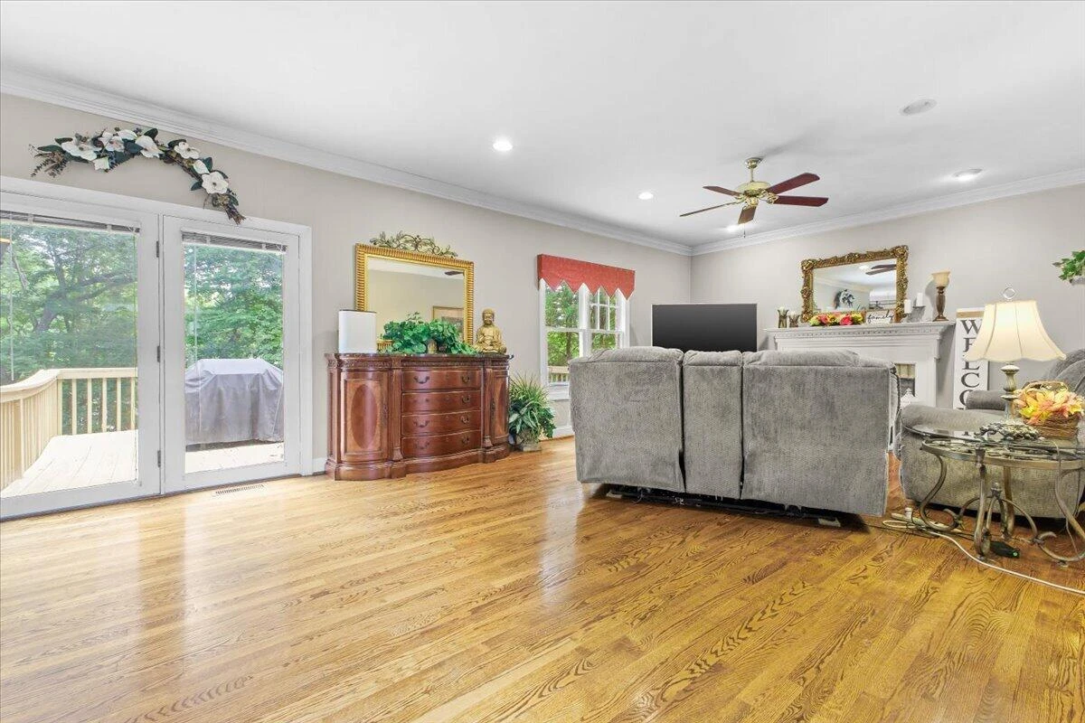 8343 Strathmore LN - Photo 8