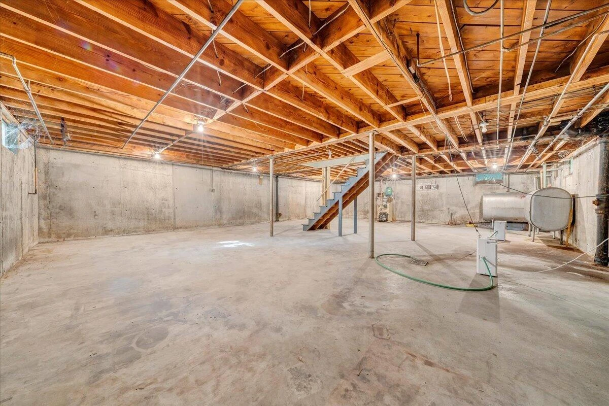 1009 Hardy RD - Photo 32